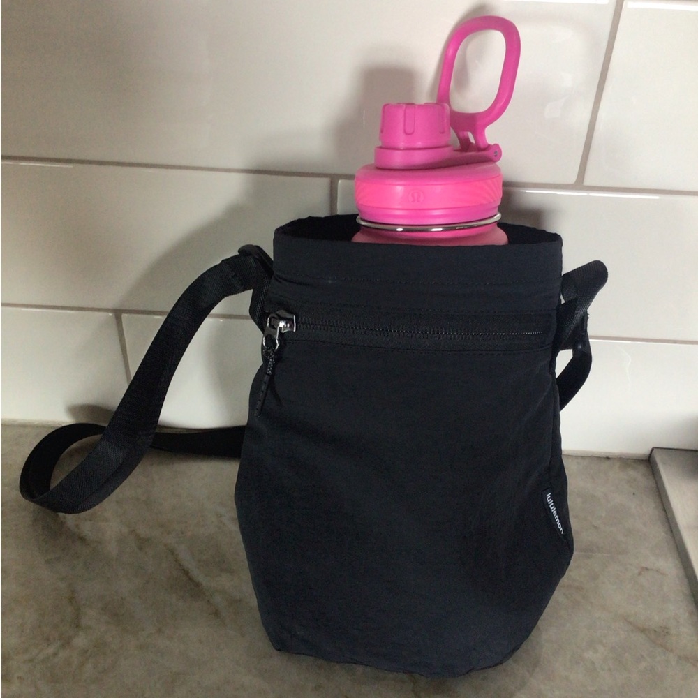 Lululemon black water bottle crossbody bag